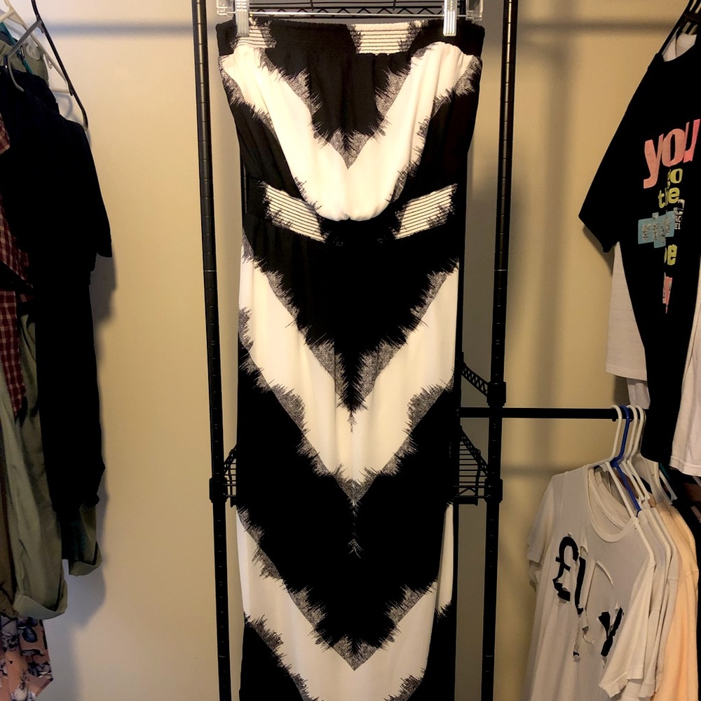 Black & white patterned strapless maxi dress.
